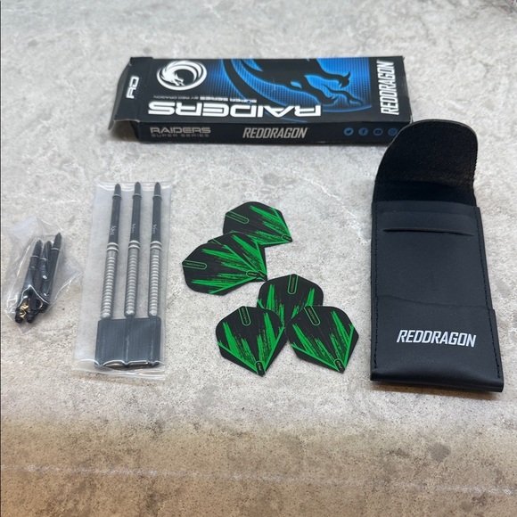 Redragon Darts Set with Flights. New in box - Picture 2 of 3
